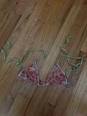 ✨BOGO FREE ENTIRE CLOSET✨ Dippin Daisy Tomato & Garlic Print Triangle Bikini Top